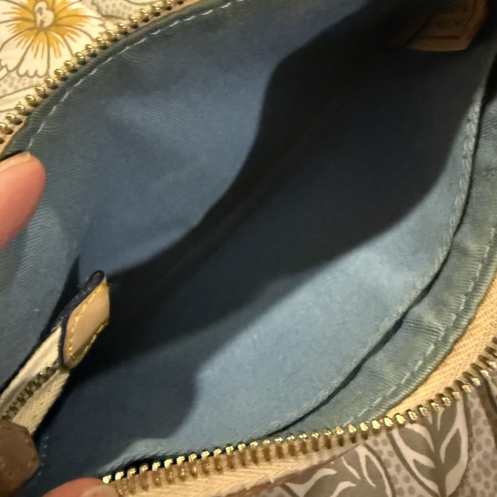 Disney Dooney & Bourke Epcot International Flower & Garden Festival wristlet - Picture 12 of 13